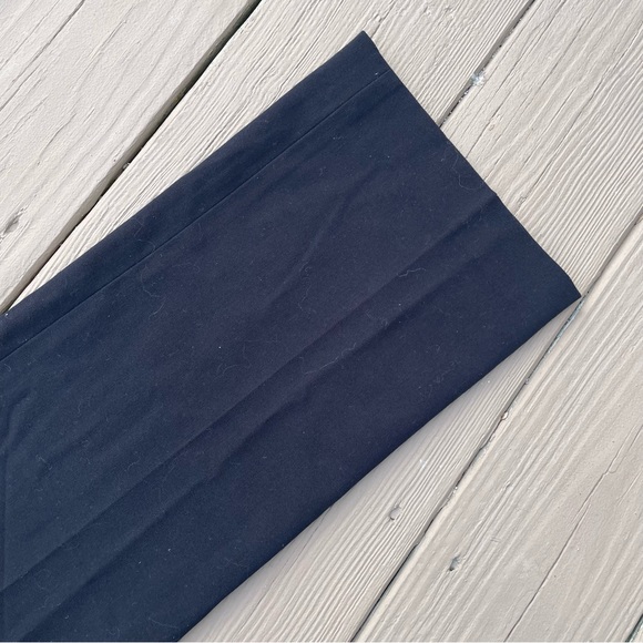 Compression NWT Flare Leg Ponte Pants
ANNE KLEIN - Picture 10 of 12